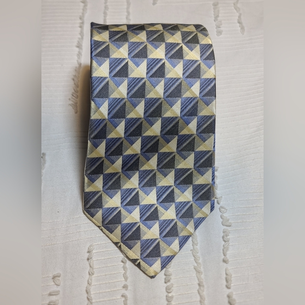 Van Heusen 100% Silk Yellow And Blue Neck Tie